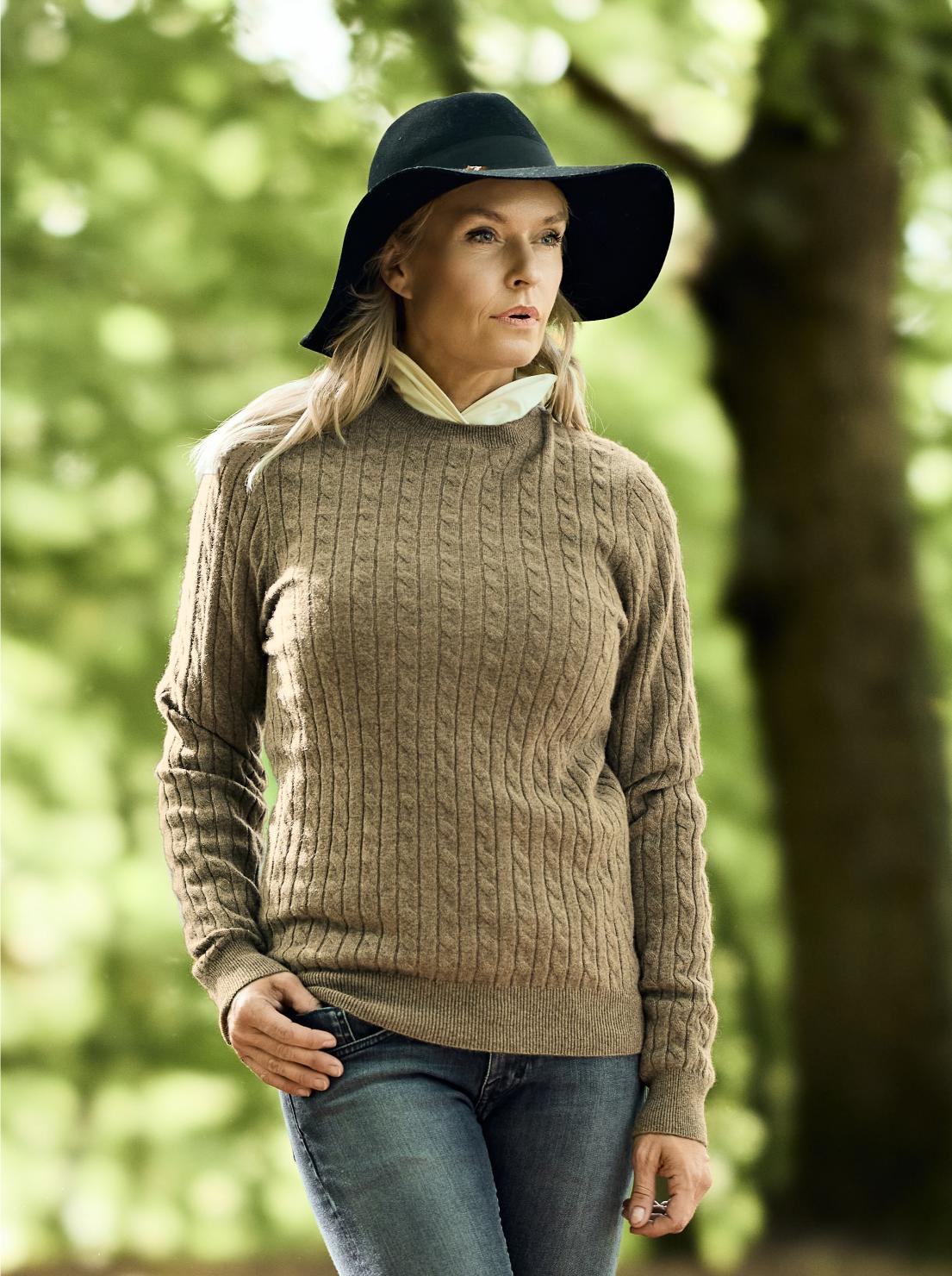 Women Crew Neck Cable Brown