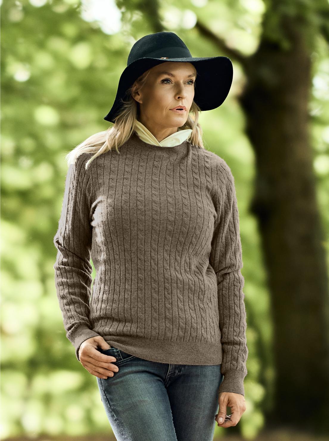 Women Crew Neck Cable Brown
